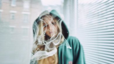 Photo of Девушка, зарабатывающая курением в прямом эфире, разбогатела на фоне коронавируса